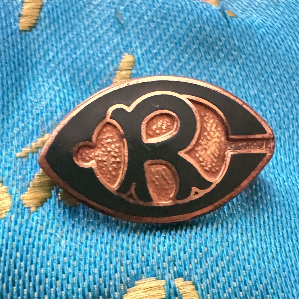 Vintage Disanza brooch. Featuring the letter “R”   10k gold filled